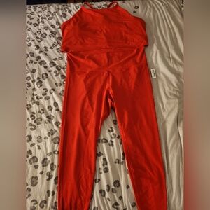 Old Navy Active NWT size 4 (28/30) powersoft leggings and longline sports bra